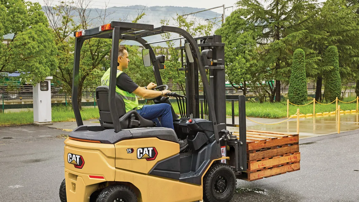 Cat® EP25CB Electric Counterbalance Forklift (2.500 kg) - Foto 2
