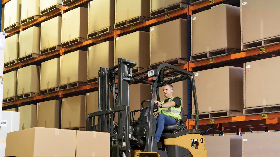 Cat® EP25CB Electric Counterbalance Forklift (2.500 kg) - Foto 3