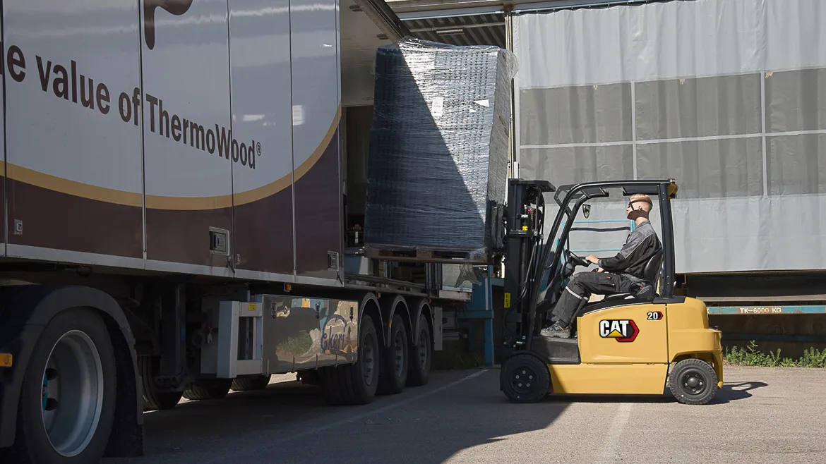 Cat® EP16N2 4-Wheel Electric Forklift (1.600 kg) - Foto 2