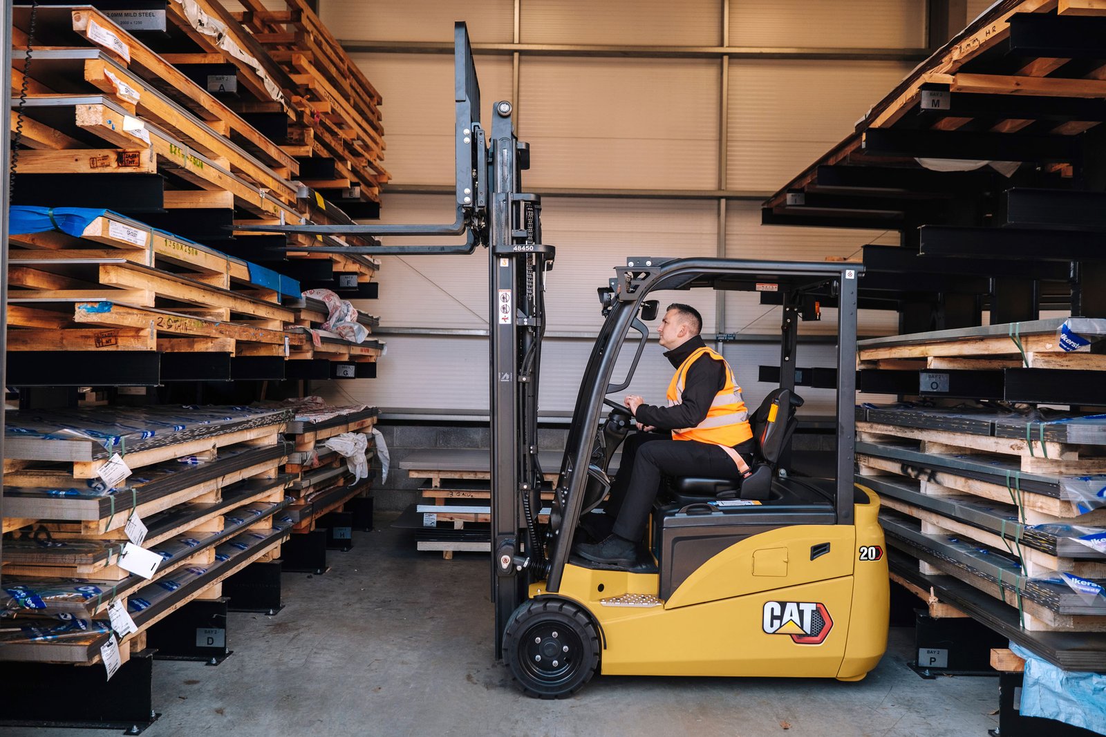 Cat® EP16QT 3-Wheel Electric Counterbalance Forklift (1.600 kg)