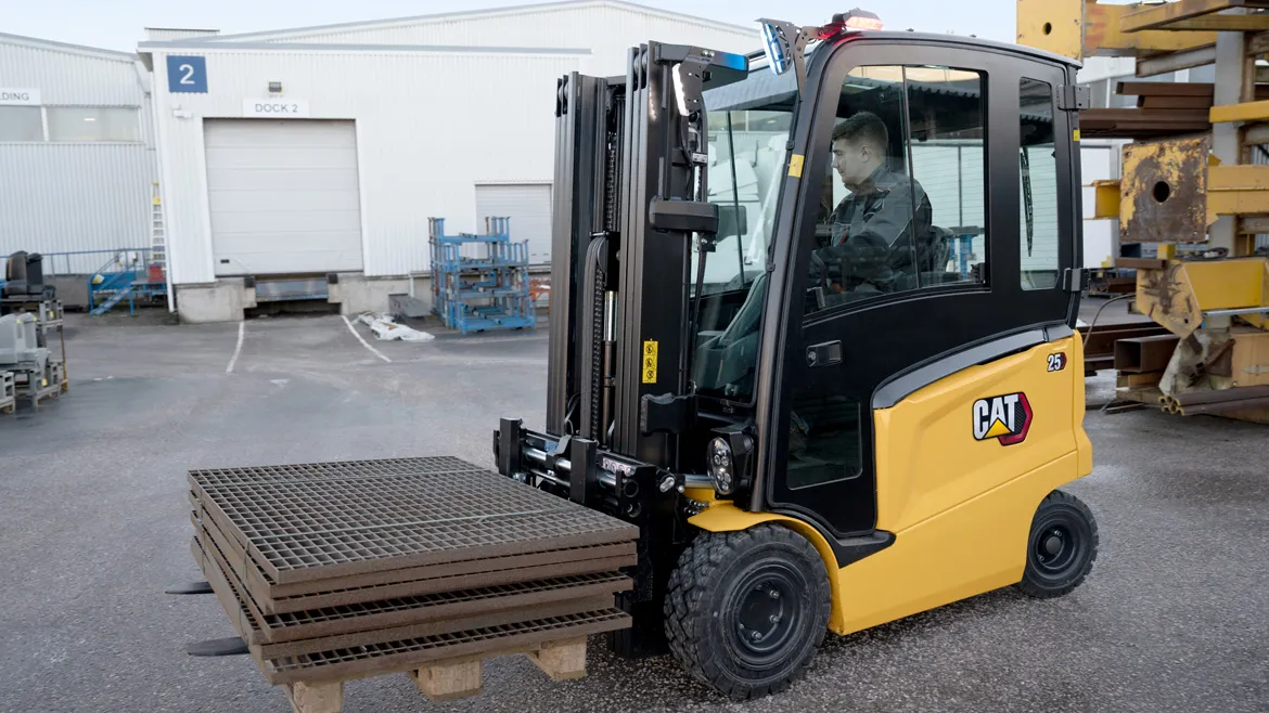 Cat® EP30AN Electric Counterbalance Forklift (3.000 kg) - Foto 4