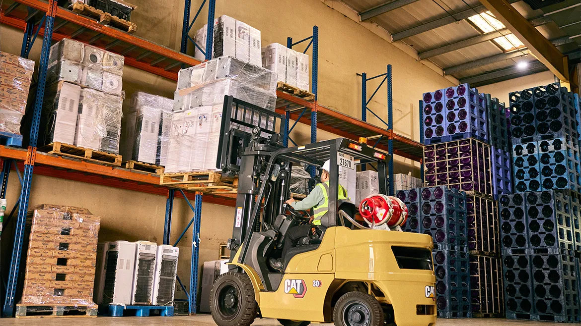 Cat® GP18PT Compact Petrol/LPG Powered Forklift (1.750 kg) - Foto 2