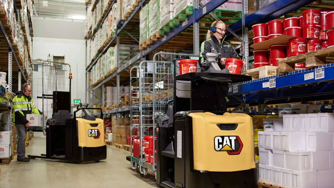 Cat® NO20N2 Low-Level Order Picker (2.000 kg) - Foto 3
