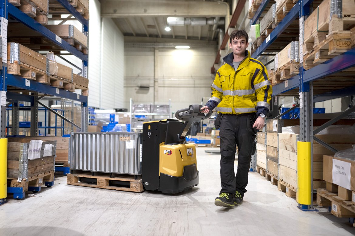Cat® Low-Lift Pallet Trucks
