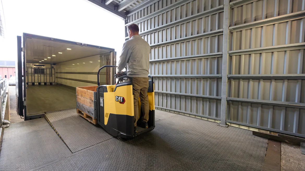 Cat® NPV25N3 Platform Power Pallet Truck (2.500 kg) - Foto 2