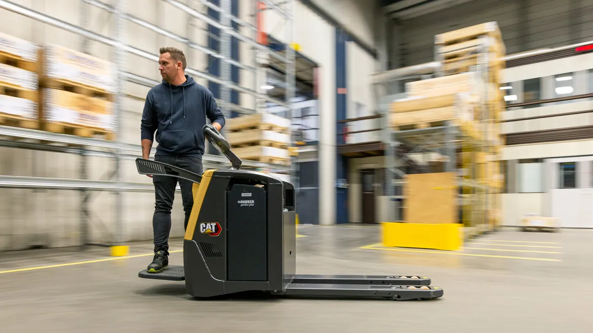 Cat® NPV25N3 Platform Power Pallet Truck (2.500 kg) - Foto 4