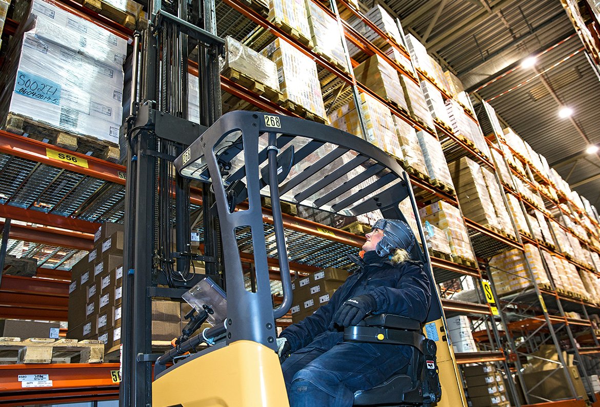 Cat® NR16N3 High-Performance Reach Truck (1.600 kg)