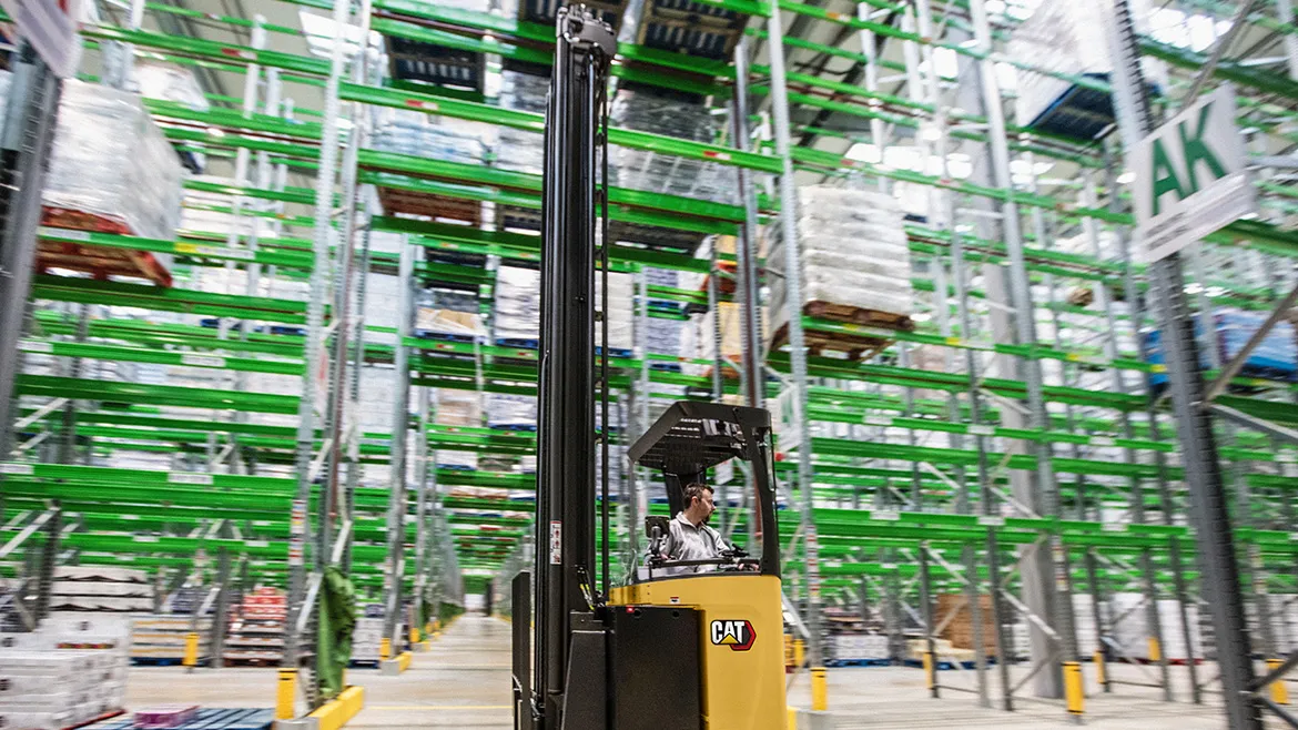 Cat® NR16N3H High-Performance Reach Truck (1.600 kg) - Foto 3