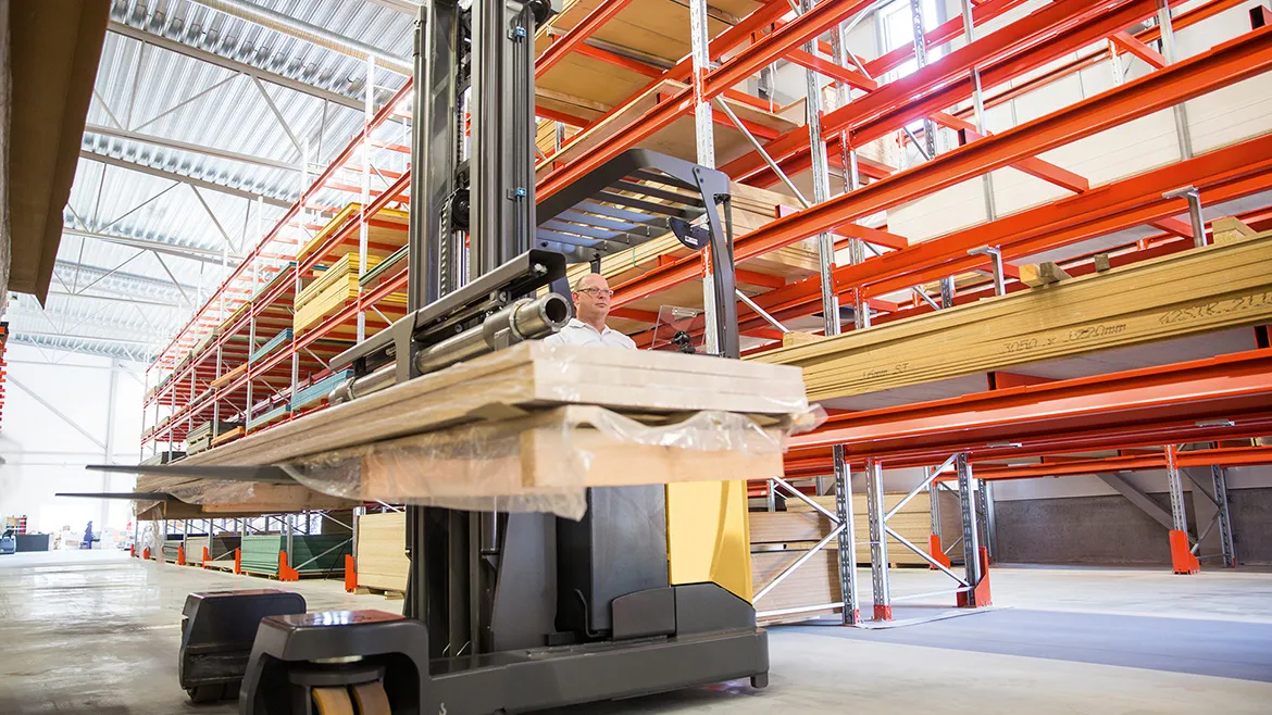 Cat® NRM20N3 Four-Way Reach Truck (2.000 kg) - Foto 3
