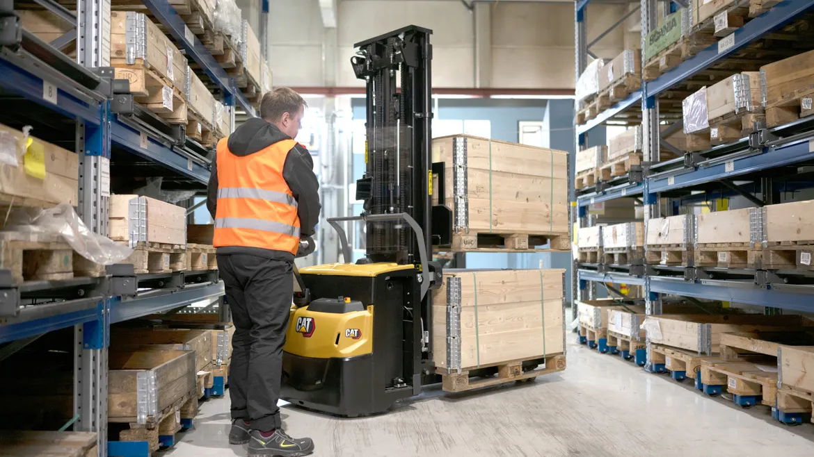 Cat® NSP16N3 Pedestrian Pallet Stacker (1.600 kg) - Foto 4