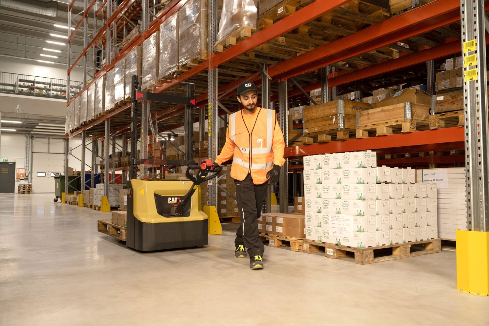 Cat® NSP12Q2LD Compact Pedestrian Stacker (1.200 kg)